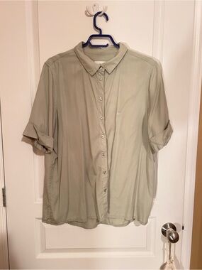 Vallier Light Sage/menthe Button-Down Blouse
